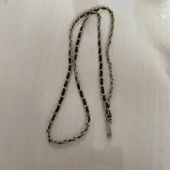 黒と金のスマホショルダーストラップ