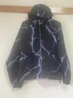 雷柄 フード付きナイロンジャケット インフルエンサー着用品 traum