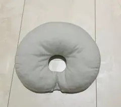 グレーのドーナツ型ベビー枕　エスメラルダ