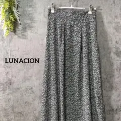 ルナシオン　フレアスカート　ロングスカート　小花柄　モノトーン　綺麗め　オフィス