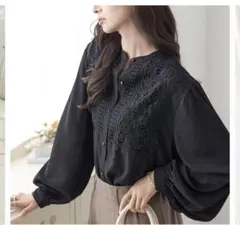 お値下げ中　刺繍入りブラック長袖シャツ Mサイズ