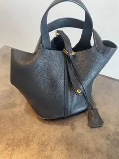 レザー ブラック トートバッグ　キューブ型