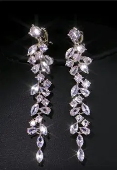 エレガントなロングドロップクリスタルイヤリング