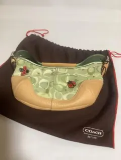 COACH テントウムシ装飾ポーチ