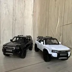 TOYOTA ランドクルーザー　250ミニカー 1/32 黒　白　2台セット