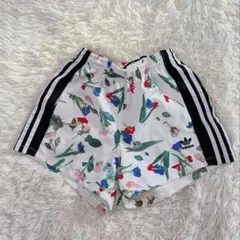 adidas フローラルショートパンツ　S〜M相当