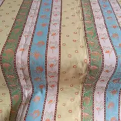 カーテンハギレ