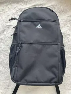 adidas リュック・バックパック・デイパック　３１Ｌ