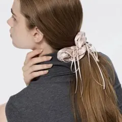 GU サテンリボンシュシュ ヘアアクセサリー 韓国 推し活 ピンク 2個 セットのサムネイル