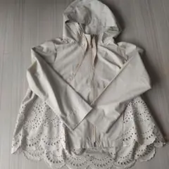 ブルゾン　パーカー　刺繍入り　パンチング