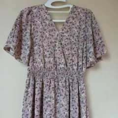 新品未使用 花柄 Vネック ロングワンピース 半袖 DAY CLOSETのサムネイル