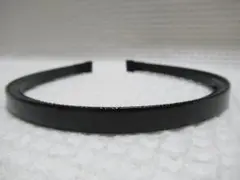 合皮付き（約９㎜）細いカチューシャ　ブラック系