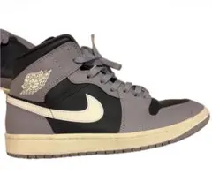 Nike Air Jordan 1 Mid Grey Blackのサムネイル