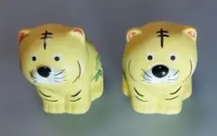トラの形の陶器製置物