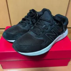 New Balance MW880BK6 27cm ブラックのサムネイル