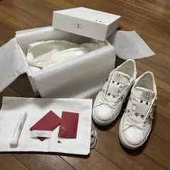 ほぼ未使用　VALENTINO ロックスタッズ　スニーカーのサムネイル