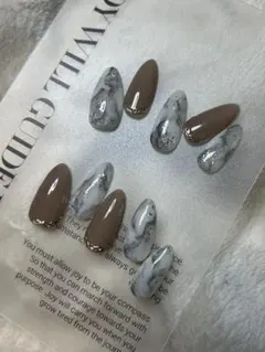 大理石柄×ベージュネイル