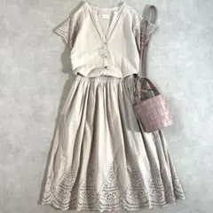 アーバンリサーチドアーズ　スカラップ刺繍ワンピース カットワーク　ベージュのサムネイル