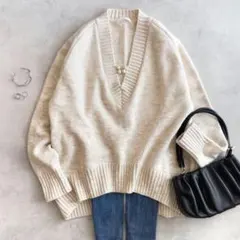 美品 ◆ CINOH チノ　ニット　Ｖネック　ウール　ベージュ　イタリア糸