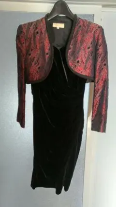 黒ベロアドレス 赤ジャケット付き