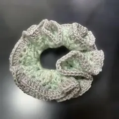 かぎ針編みフリルシュシュ グレー薄緑