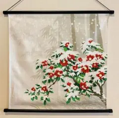 冬タペストリー【寒椿】軸付き壁飾り 雪 冬景色 玄関 季節飾り雪景色 新品