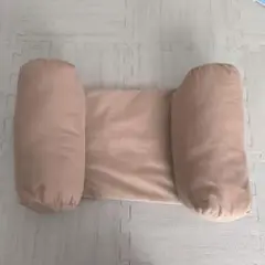 スリーコインズ　ベージュ 寝返り防止クッション