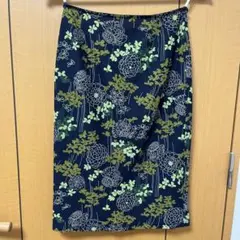[499円対象品] INED スカート　紺地ベース花柄のサムネイル