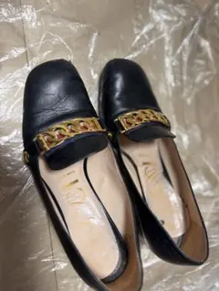 GUCCI レザーローファー 革靴 ロゴ入メタルバンド 金具 黒 37のサムネイル