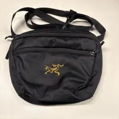 アークテリクス マンティス ブラック ショルダーバッグ