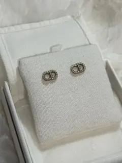 DIOR　Petit CD ミニスタッドピアス
