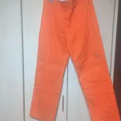 オレンジ パンツ