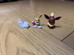 イーブイ2体とアローラロコン