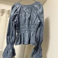 LOWRYS FARM フリル付きグレーシャツ