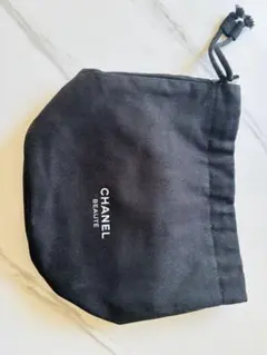 CHANEL 黒い巾着袋