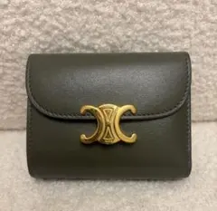 希少 期間限定カラー CELINE　トリオンフ 三つ折り財布のサムネイル