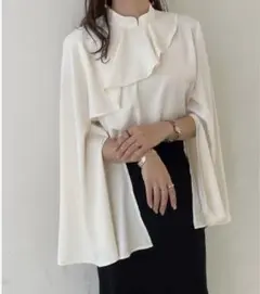 美品 ジュノア レイヤードフレアスリットスリーブブラウス ハイネック 長袖