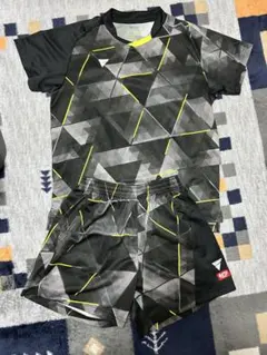 ヴィクタス卓球ユニフォーム　上下セット