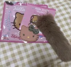 新品未使用　キティ ふわふわファーチャーム ヒョウ柄リボン