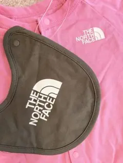 【新品】THE NORTH FACE ピンクロンパースとビブセット