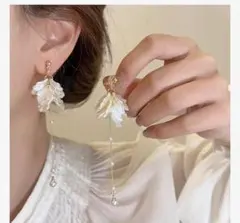 シェル　花びら　ピアス　ウェディング　結婚式　パーティー　お呼ばれ　花嫁