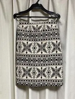 幾何学模様タイトスカート