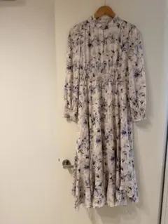 Jillian Cara 花柄長袖ミディ丈ワンピース