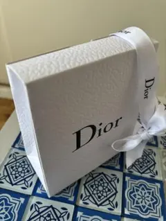 Dior ホワイトリボン付きミニボックス メッセージカードケース付き