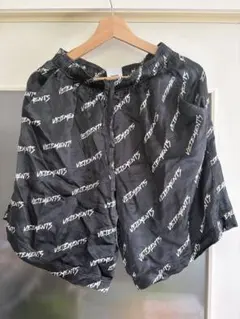 ヴェトモンVETEMENTS 総柄ロゴ ハーフパンツ Sのサムネイル