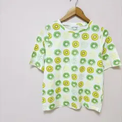 キウイフルーツ柄綿100%半袖クルーネックTシャツ　M　白ホワイト　総柄　果物