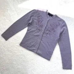 アンタイトル カーディガン 花柄　刺繍　M 日本製　薄紫　ボタン　長袖　トップスのサムネイル