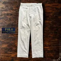 ベージュ チノパン