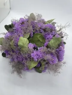 スモークツリーとエリンジウム、ベルガムナッツのグリーンナチュラル