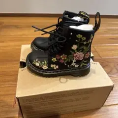 【新品未使用】Dr. Martens キッズ　ブーツのサムネイル